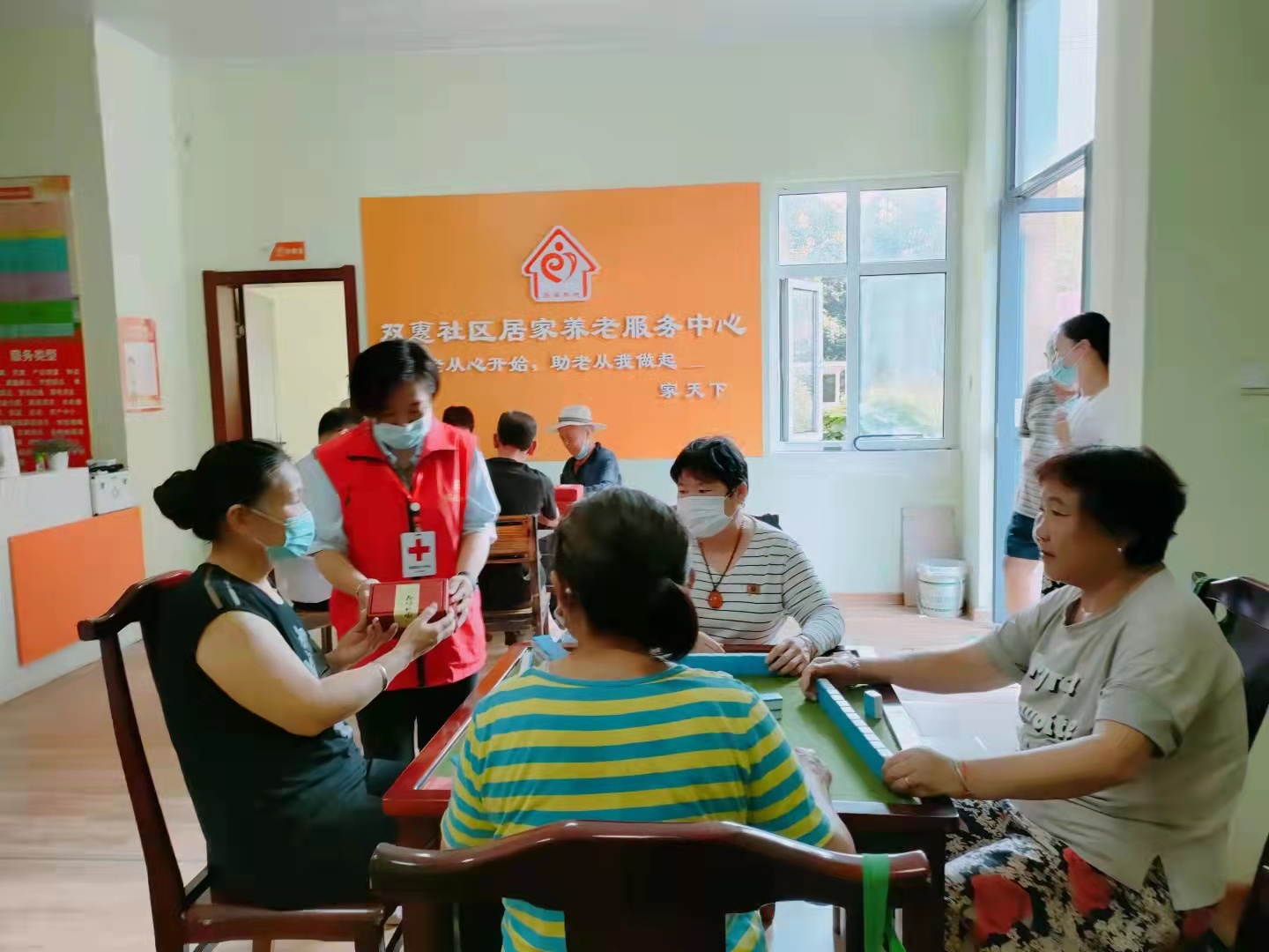 环城街道红十字会中秋节慰问养老居家中心.jpg