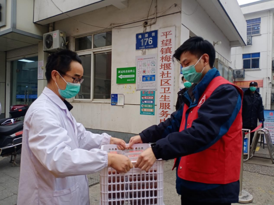 平望镇开展腊八节送粥活动467.png