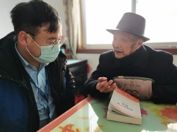 金新街道情系老党员1.jpg