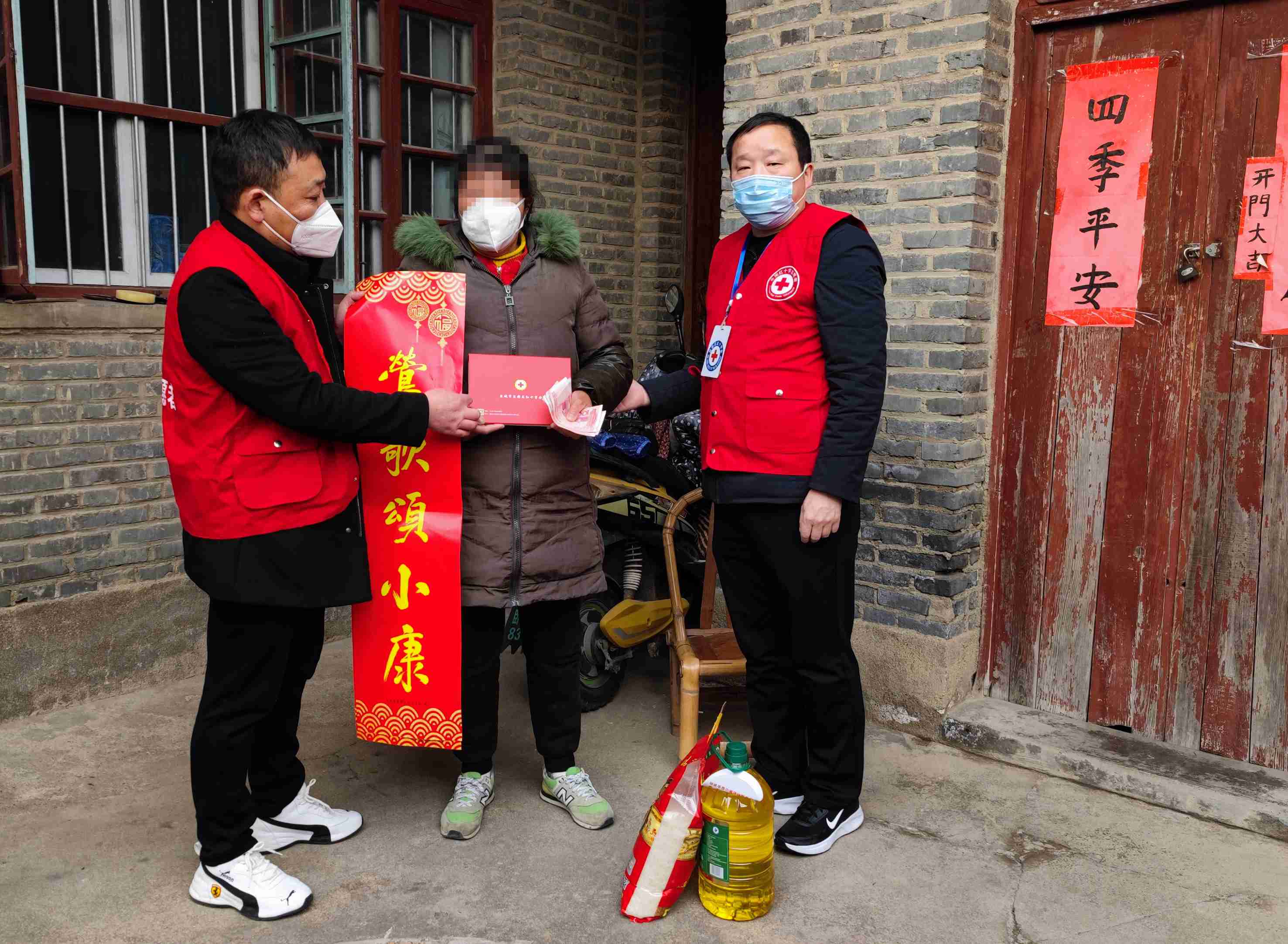 登门入户慰问现场 (1)_副本_副本.jpg