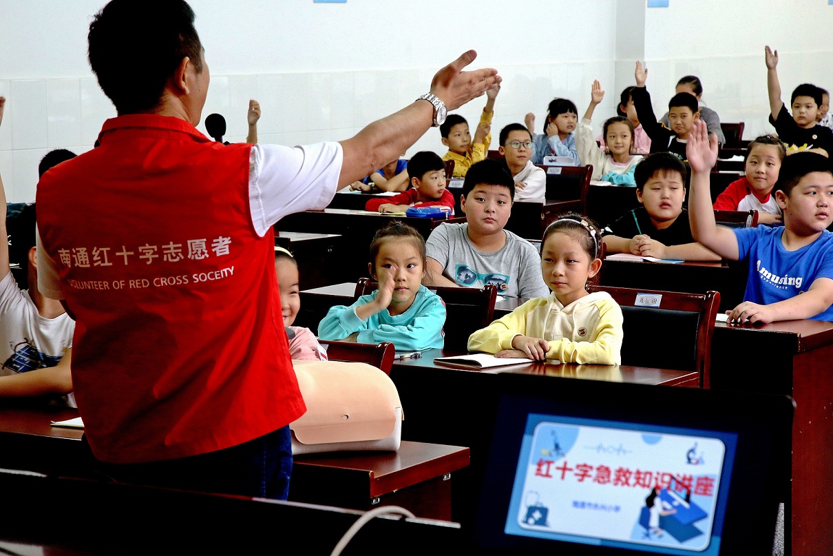 策应“双减”政策，应急救护培训纳入学校课后服务内容.jpg