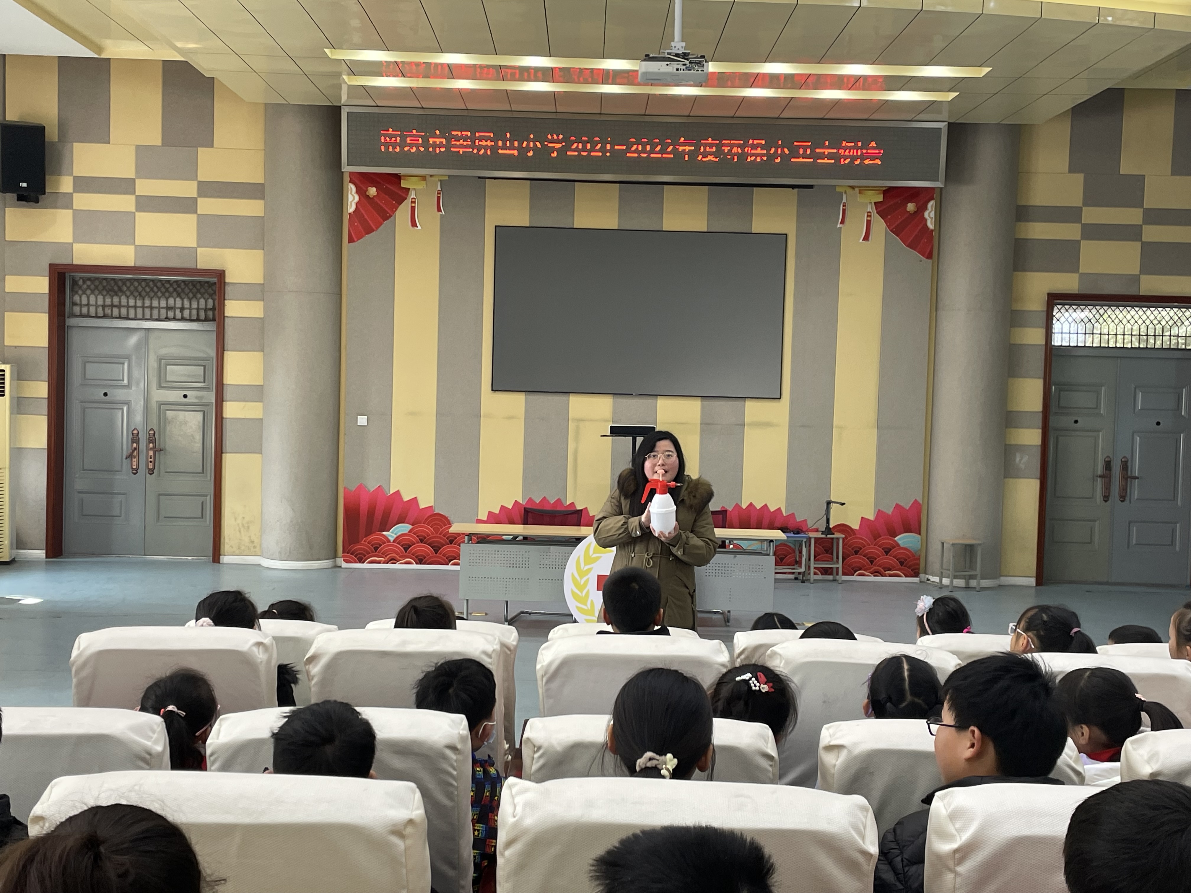 南京市翠屏山小学校红十字会召开“环保小卫士例会”1.JPG