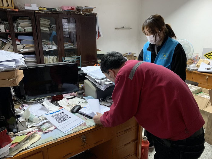 1、4.12 栖化新村社区“签订防控责任书，强化落实再升级”-1.jpg