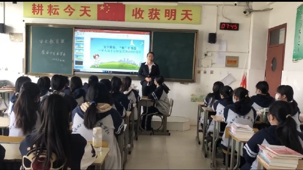 中专.jpg