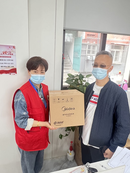 13、5.16 电瓷社区：红会“小小”家电“大”爱 用心关怀残疾人-1.jpg