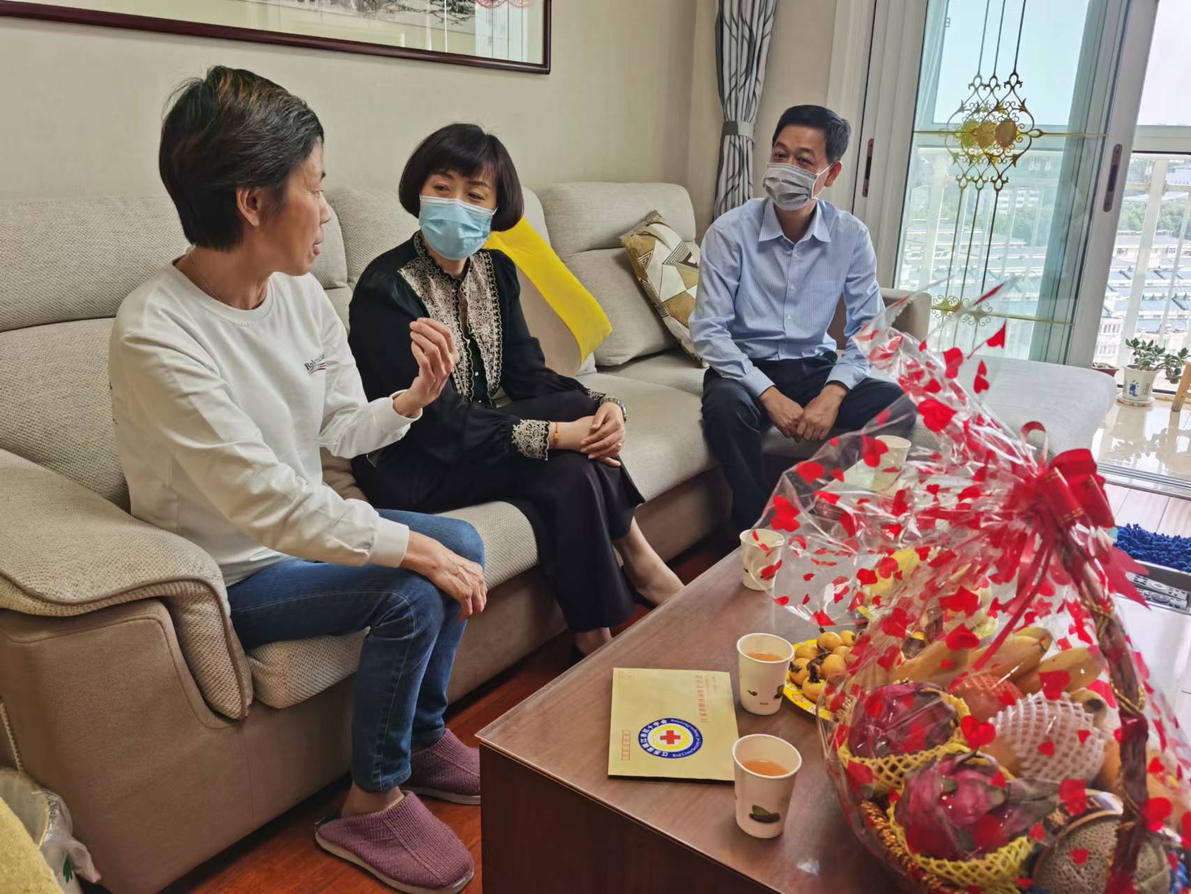 2022.5慰问三献家属.jpg