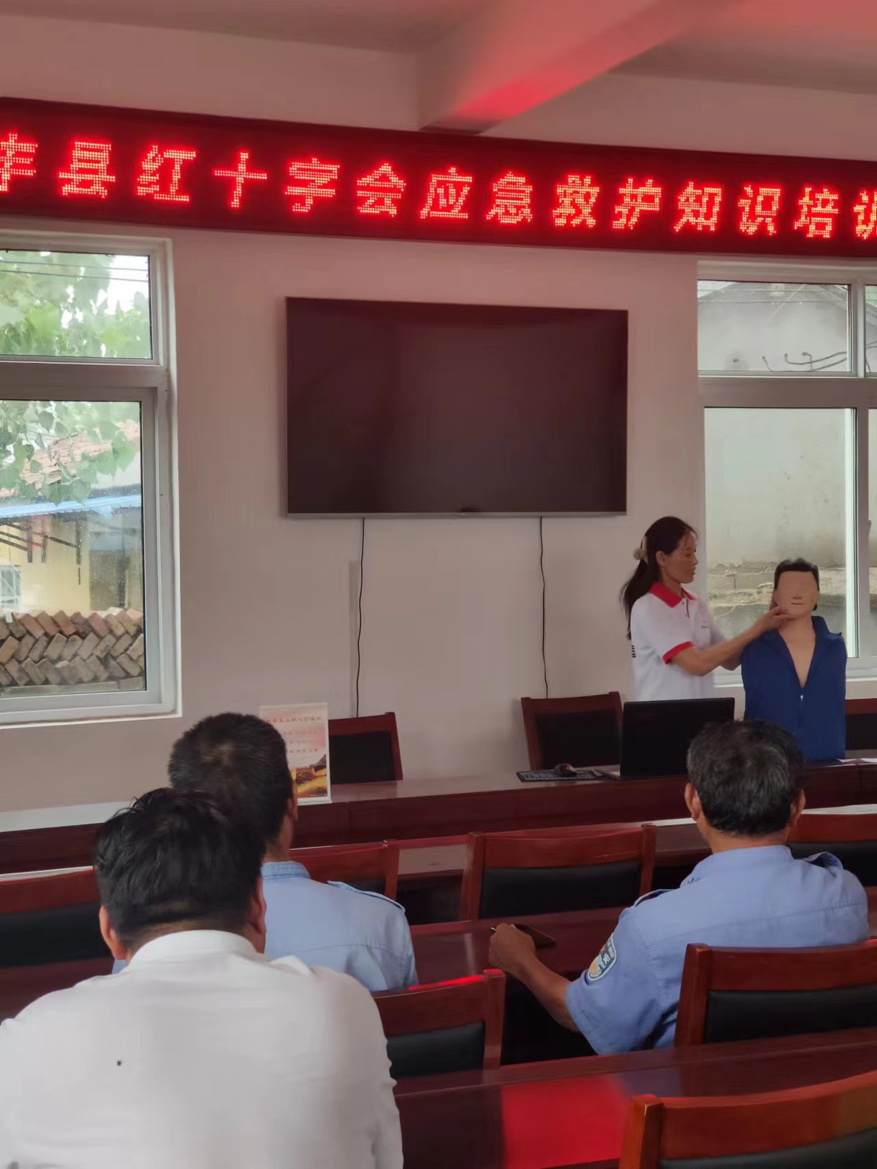应急救护培训进乡村.jpg