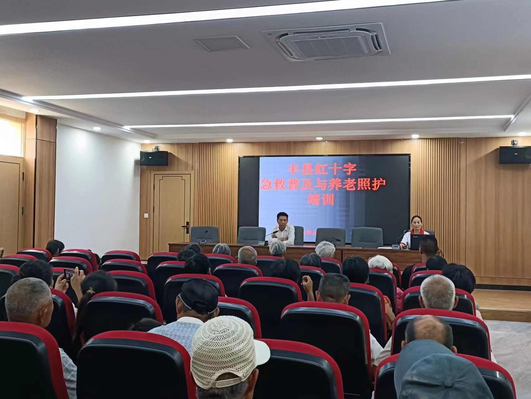 养老照护培训走进博爱家园.jpg