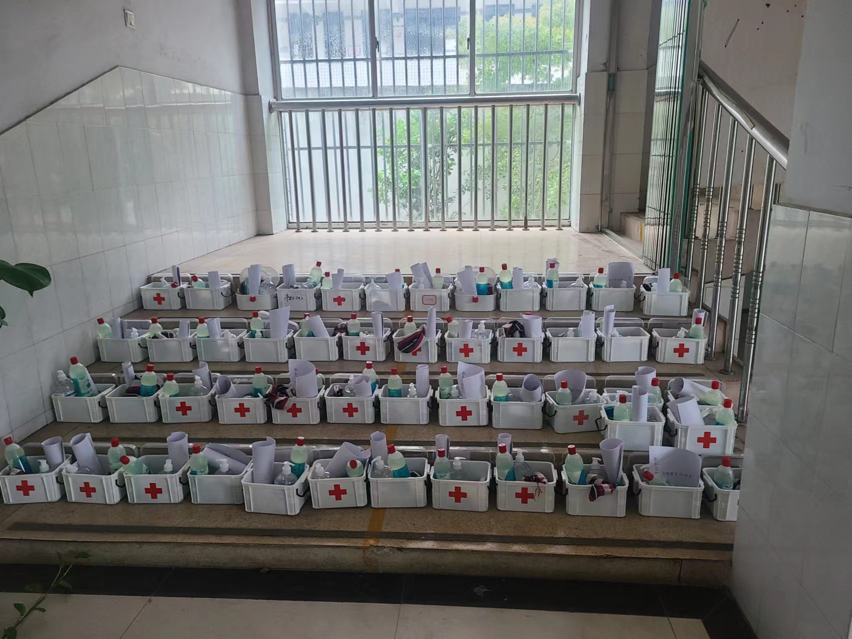 师生健康中国健康 南京市竹山中学红十会针对新学期药箱发放培训活动1.jpg