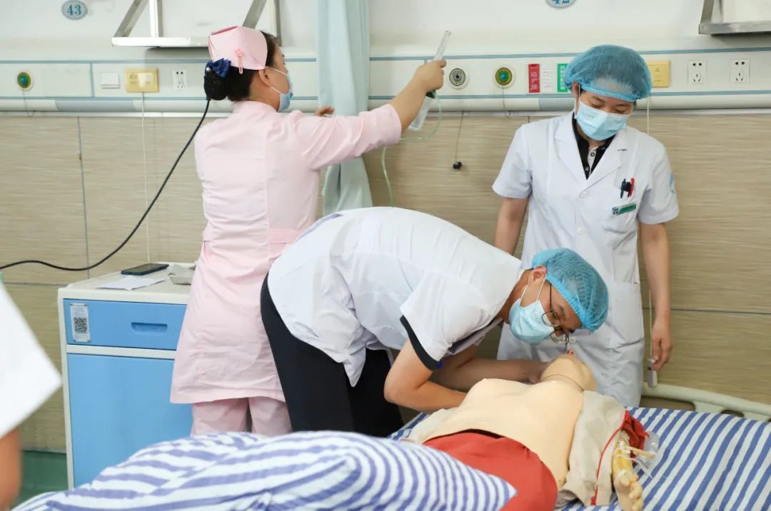 迎接中国医师节：盱眙县中医院心肺复苏技能竞赛拉开帷幕.jpg