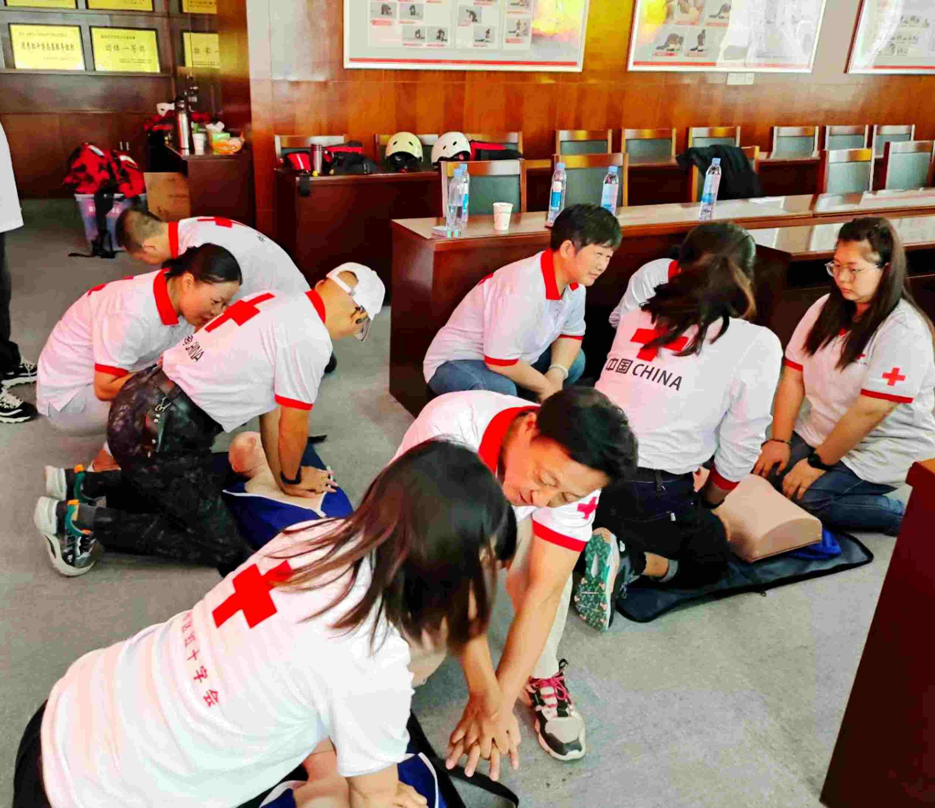 9月23日，服务国庆节期间大纵湖东晋水城安保的盐都红十字应急救援队骨干集中开展技能培训 (2)(1).jpg