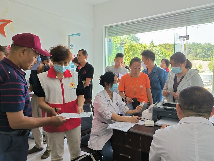 8、新合村：开展慢性病调查 守护居民健康.jpg
