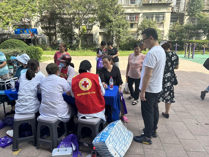 14、党建引领送健康 医疗服务进社区.jpg