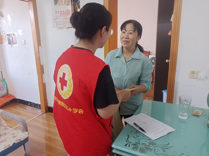 15、栖化新村社区：“筑梦未来 爱心助学”困境儿童送温暖活动2.jpg