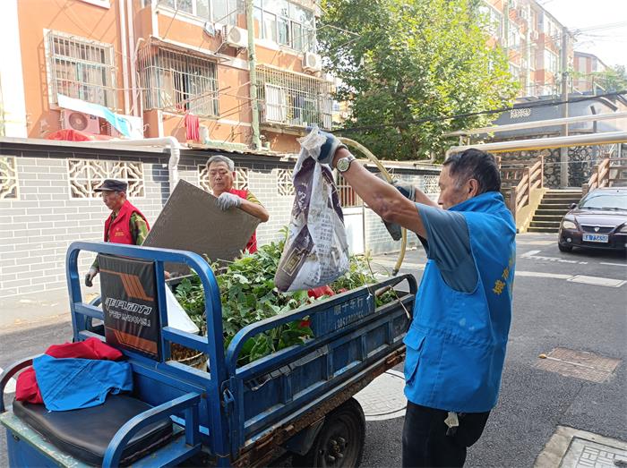 1、栖化新村社区：清洁家园 喜迎双节 做文明有礼南京人.jpg