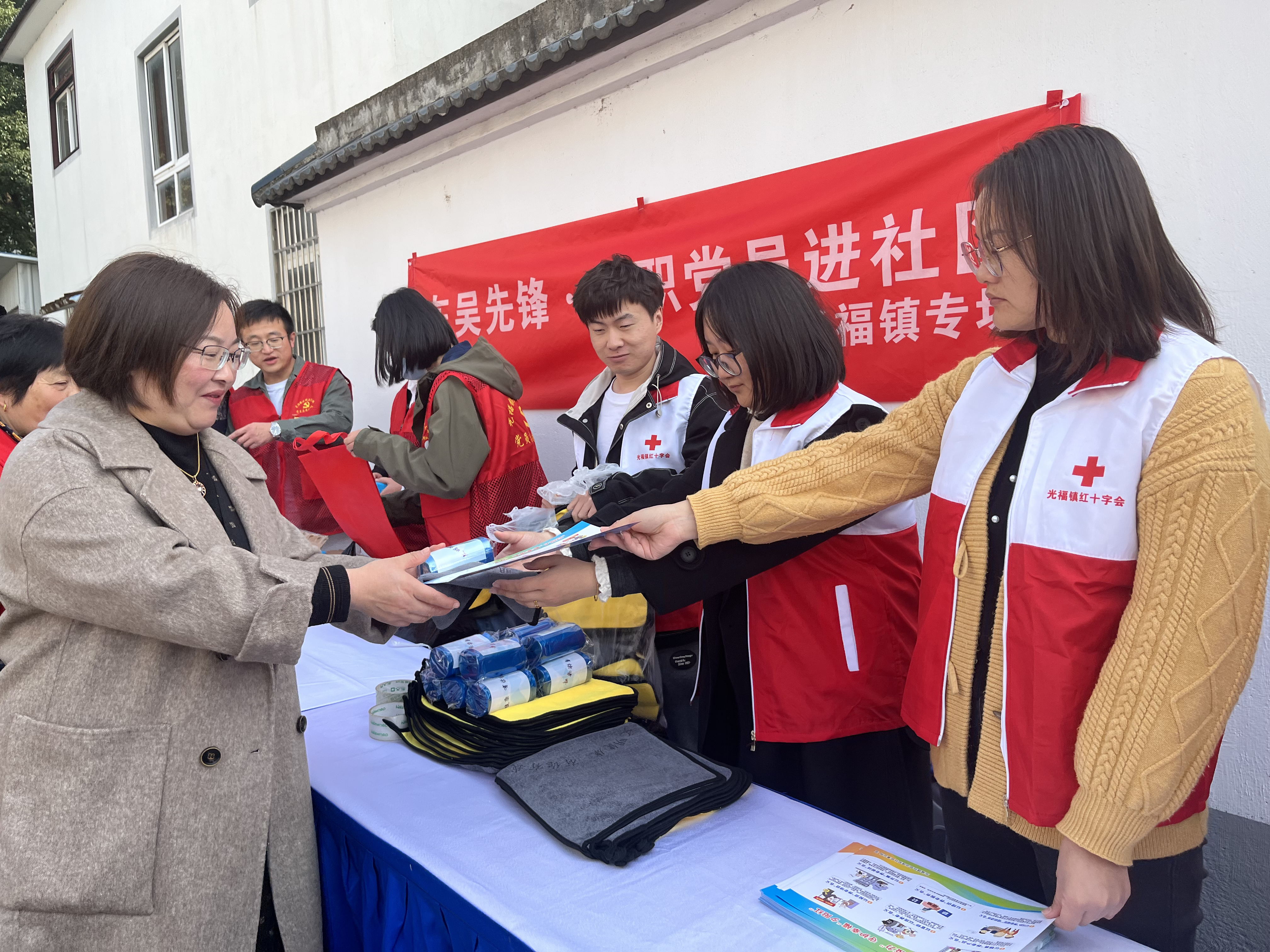 红十字会志愿者1.jpg