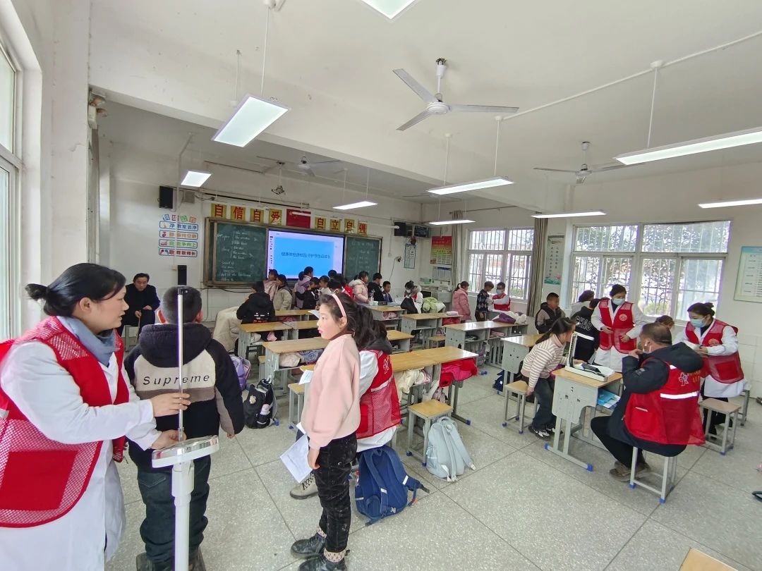 13 淮安五院开展健康体检进校园活动.jpg