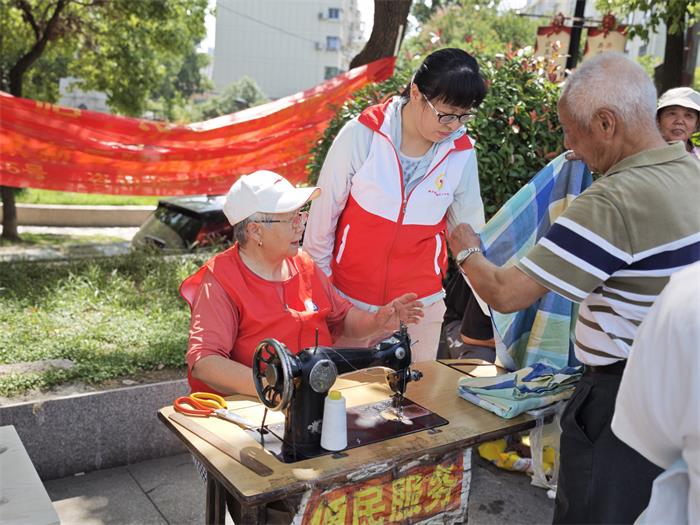 幕府山庄社区红十字会开展.jpg